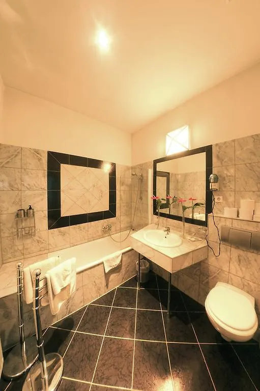 Carlton Opera Hotel Vienna 3*,
