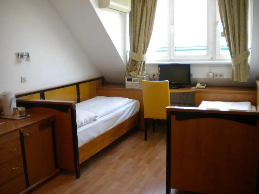 Carlton Opera Hotel Vienna 3*,